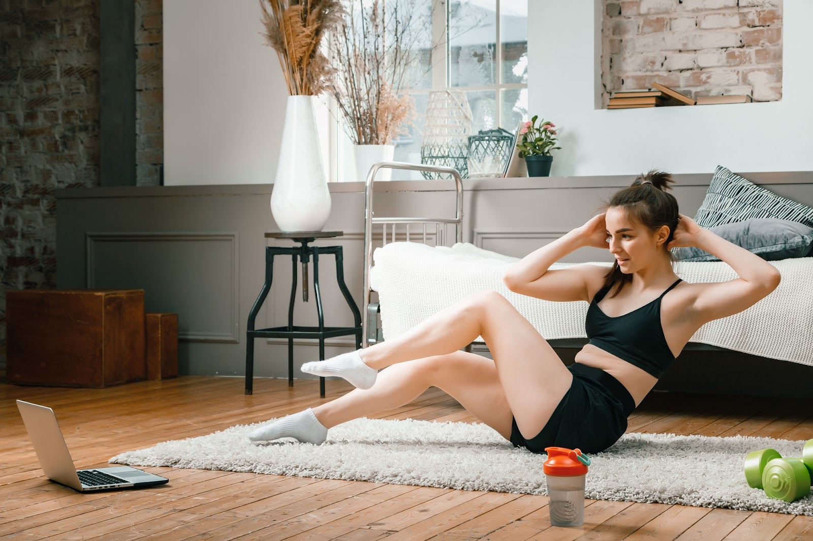 entraînement poids du corps : des abdos dans son salon