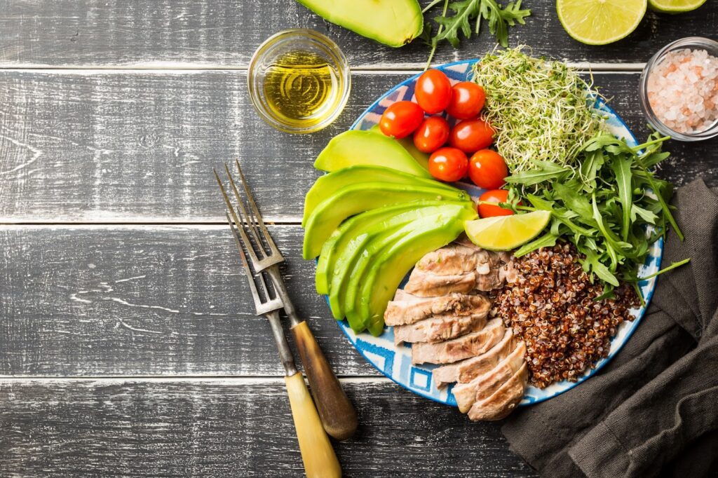 Une assiette low carb typique