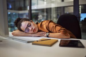 Les impacts du manque de sommeil sur la productivité au travail